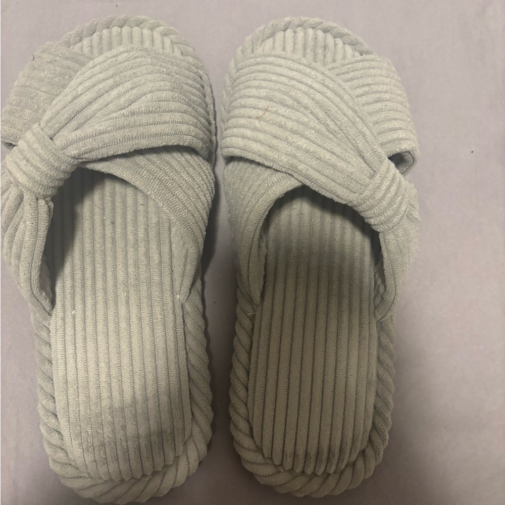 Stylish Gray Ribbed Slippers - Picture 4 of 6